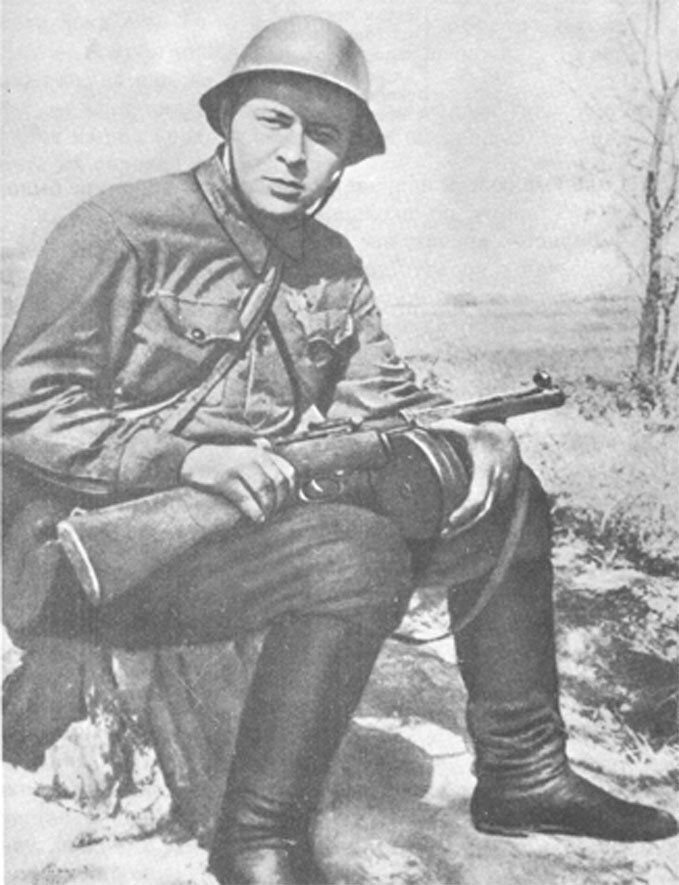 А.Гайдар на фронте. 1941 год.